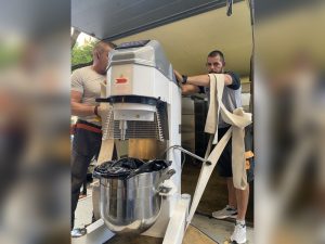Ipari dagasztógép költöztetés